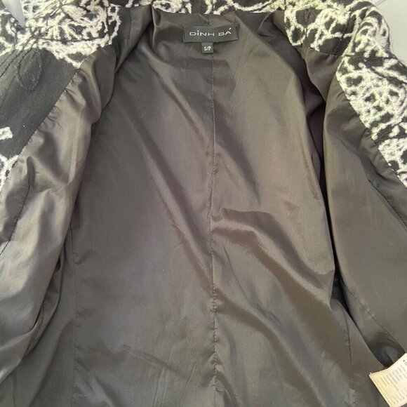 Dinh Bà Black & White Abstract Pattern Fuzzy Texture Blazer - Size Small - Picture 12 of 16